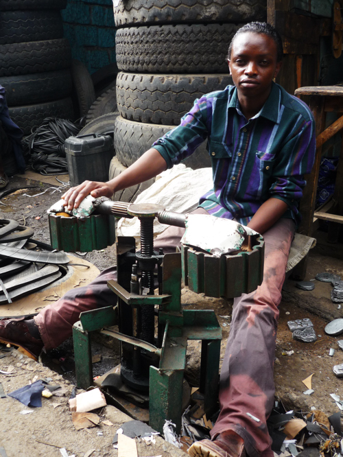 Drogba in Gikomba1small Drogba at work