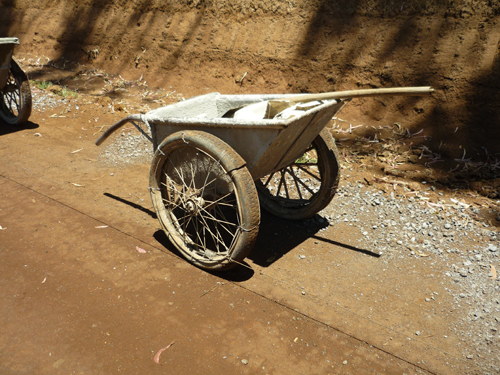 wheelbarrow kenya afrigadget wheelbarrow